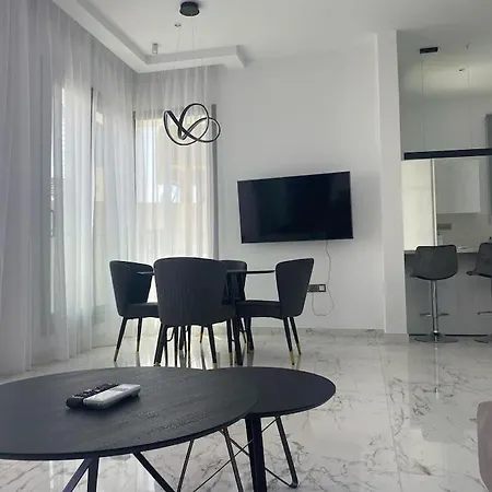 The Address -beachfront 2 Bedroom * リマソール